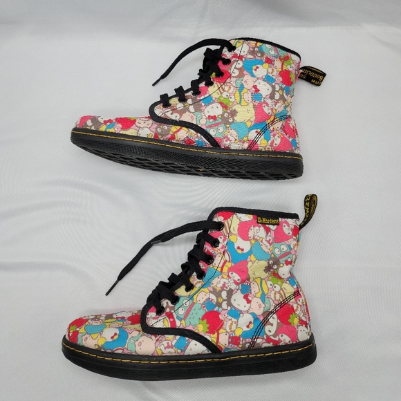 Doc Martens X Sanrio Hello Kitty Shoreditch Boots Size 7 US L, 5 UK, 38 EU - Picture 3 of 11